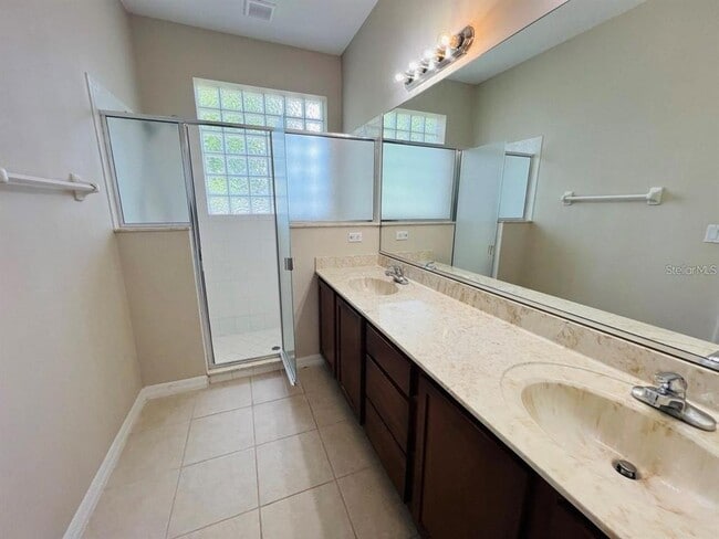 Building Photo - 121 Raintree Cir