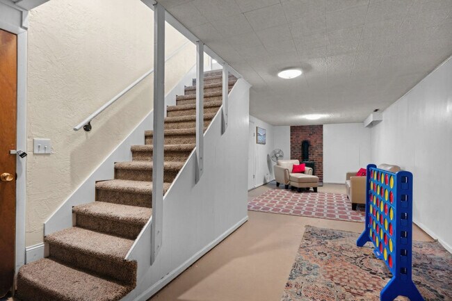 Building Photo - 428 Edwards Ave