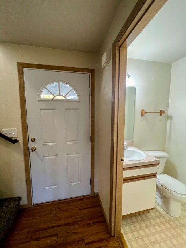 Building Photo - Pet Friendly 3 BD Townhome