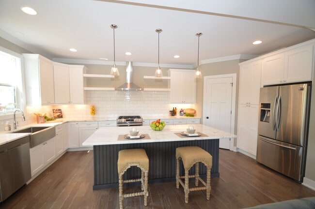 Building Photo - 9324 Old Plainfield Rd