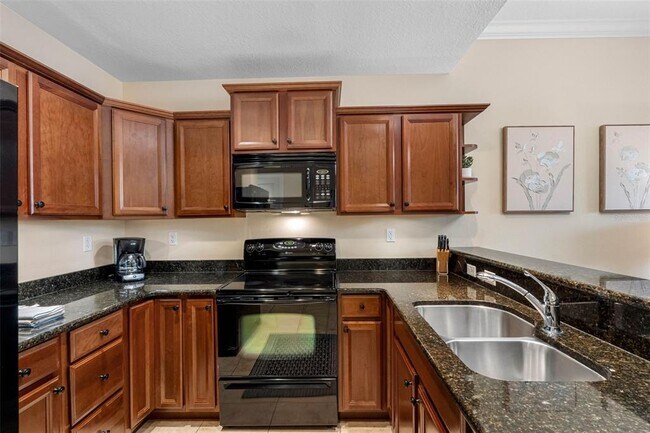 Building Photo - 13941 Clubhouse Dr