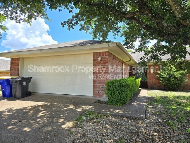 Primary Photo - 712 Old Lorena Rd