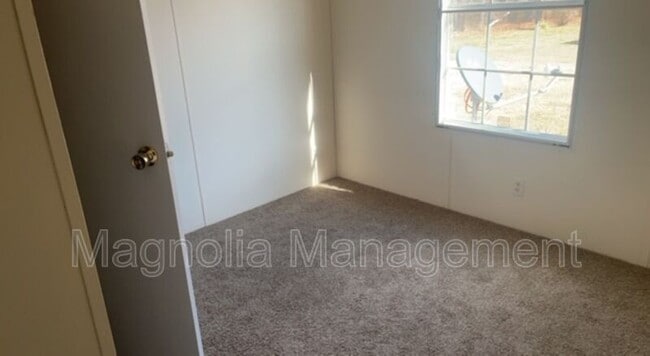 Building Photo - 1096 Tollie Weldon Rd