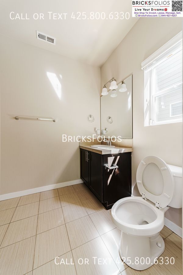 Building Photo - 10626 Eastridge Dr NE