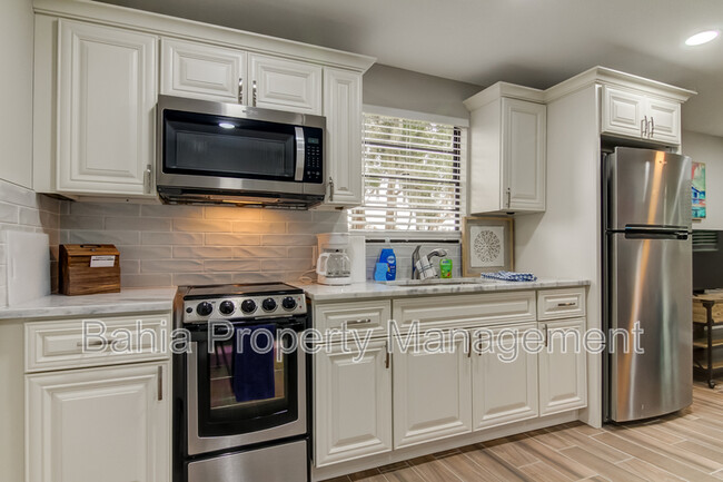 Building Photo - 318 Deer Cove Ln