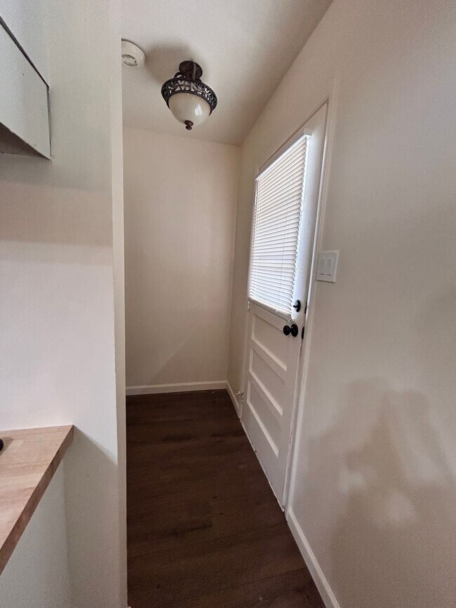 Building Photo - Newly Remodeled Home in the Heart of Baton...