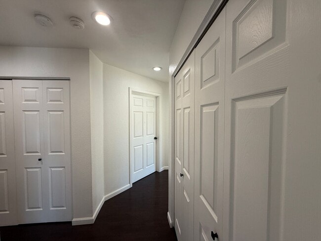 Building Photo - Charming 3 bedroom, 2 bathroom home locate...