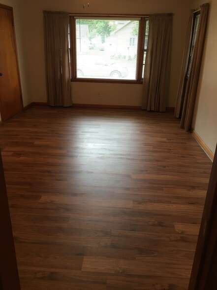 Living room - 139 6th Ave SW