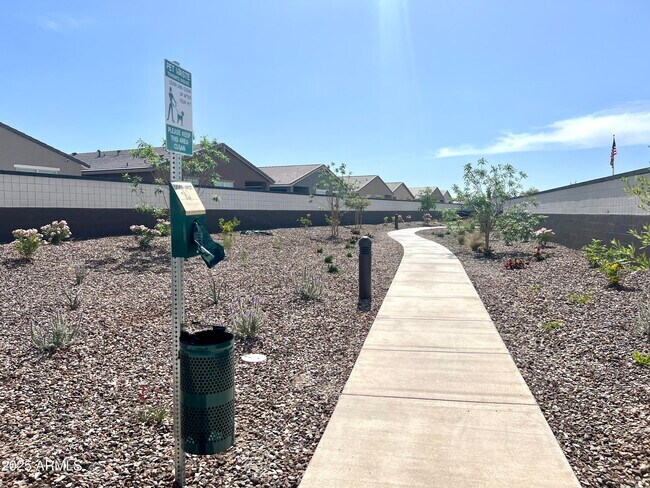 Building Photo - 12647 W Country Club Trail