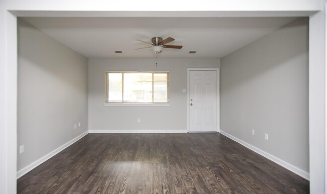Building Photo - 7304 Dahlia Dr