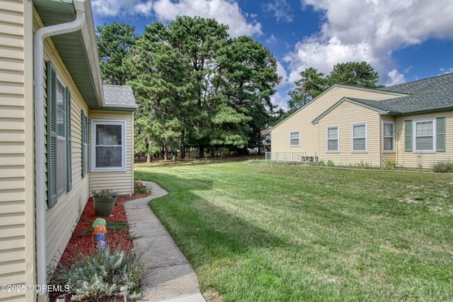 Building Photo - 12 Birchwood Dr