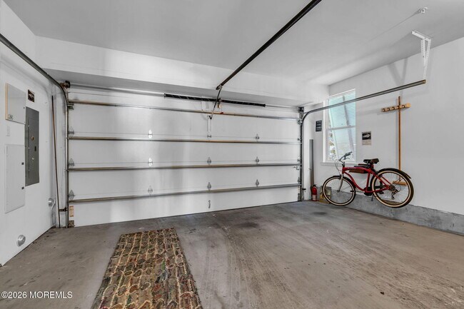 Building Photo - 807 Kingsley St