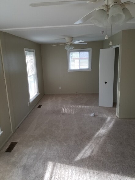 Building Photo - 1302 Clay St