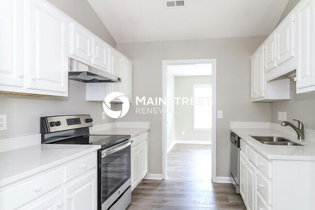 Building Photo - 3 Bedroom Pet-Friendly Home in Greensboro, NC with Main Street Renewal