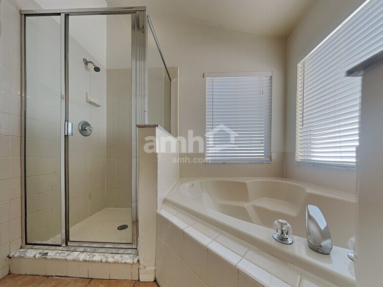 Building Photo - 1144 Jaybee Ave