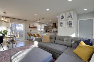 Building Photo - 266 King St W