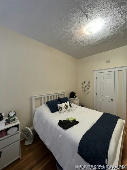 Building Photo - 883 Huntington Ave