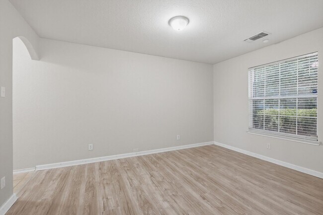 Building Photo - 4BR Home with Open Living Area & Included Appliances