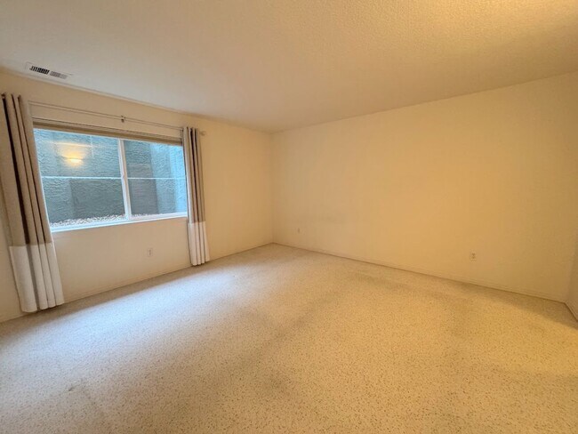 Building Photo - Spacious and Open 3BD/2BA House In Longmont!