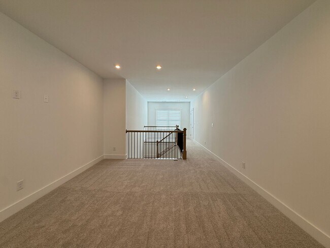 Building Photo - Beautiful 4 Bedroom Single Family Home