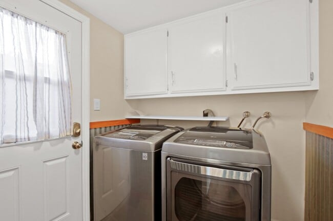 Building Photo - Spanish Style Single Family Home in Coastal San Pedro!