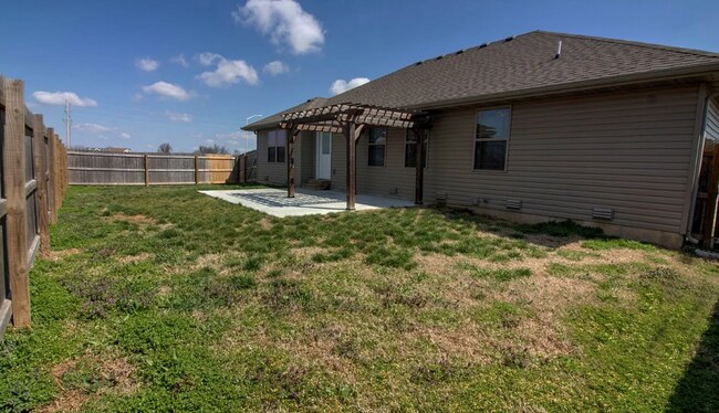 Building Photo - Willard School District - 3 bedroom home with a fenced in yard