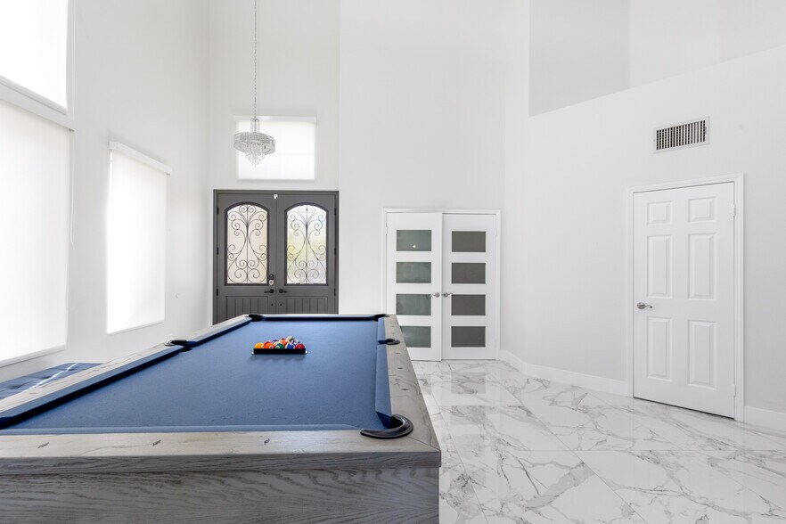 Building Photo - 8755 E Garden View Dr