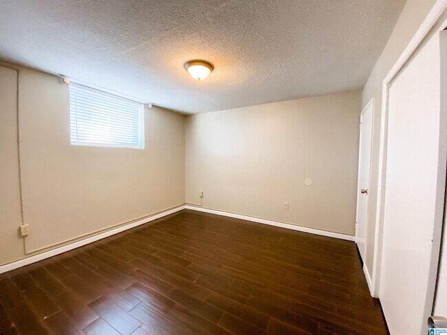 Building Photo - 2990 Rhodes Cir S