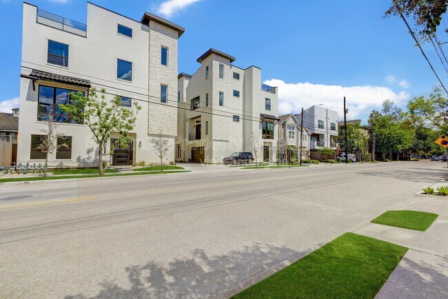 Building Photo - 1803 Dunlavy St