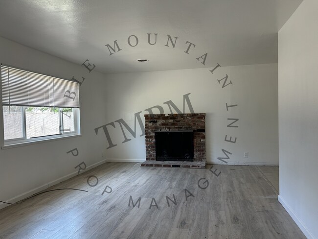 Building Photo - 2262 Las Plumas Ave