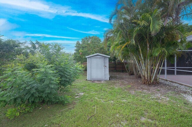 Building Photo - 2741 SW Pierson Rd