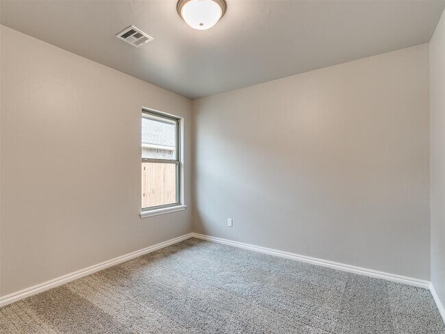 Building Photo - 2204 Wheatheart Dr