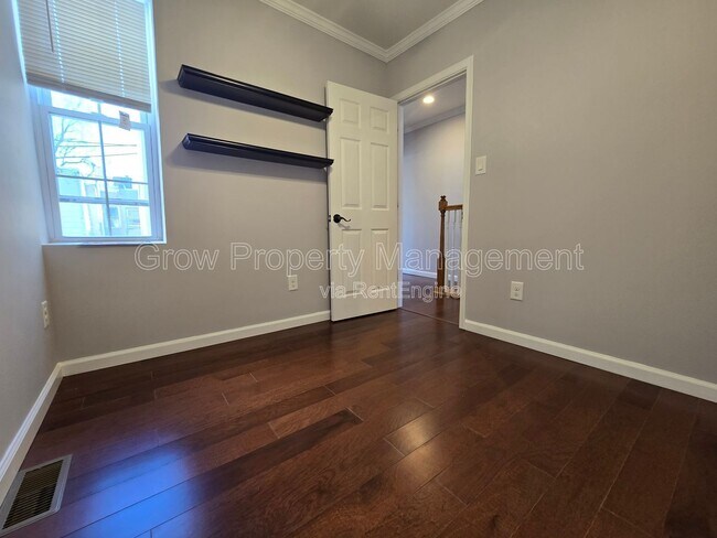 Building Photo - 1649 S Bailey St