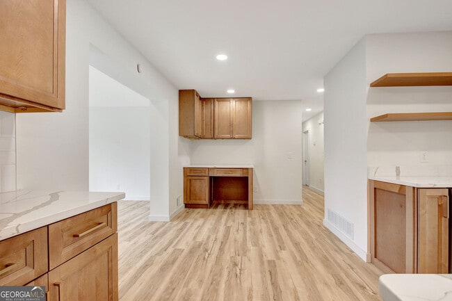 Building Photo - 183 Pine St NE