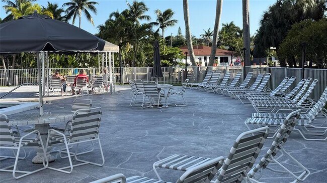 Building Photo - 3040 NE 16th Ave