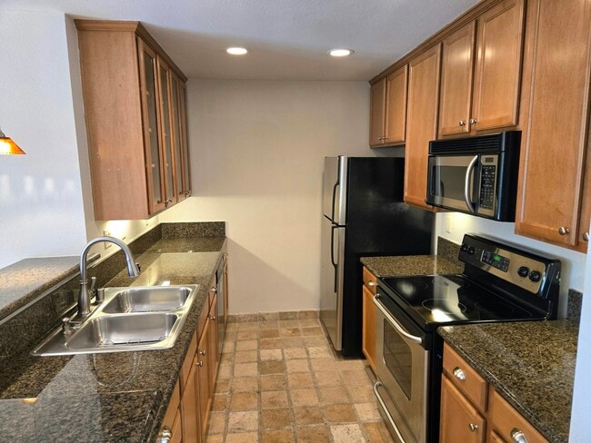 Primary Photo - 7130 Shoreline Dr