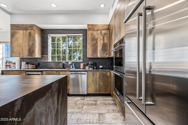 Building Photo - 15831 E Thistle Dr