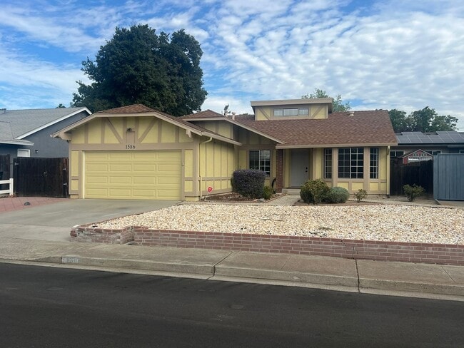 Primary Photo - Three Bedroom, Two Bathroom Single Family ...