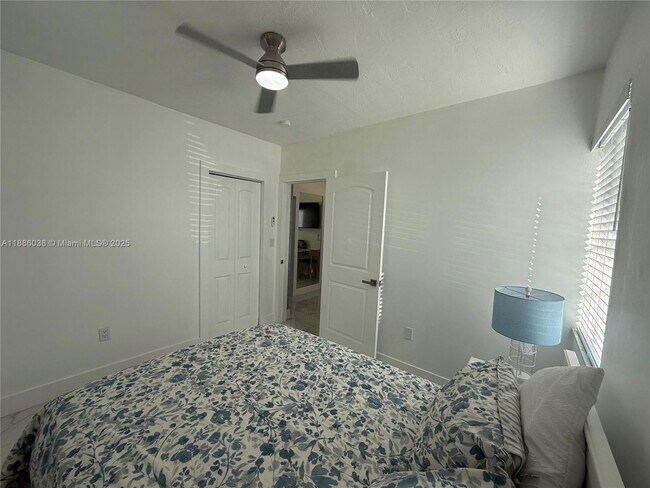 Building Photo - 8340 Crespi Blvd