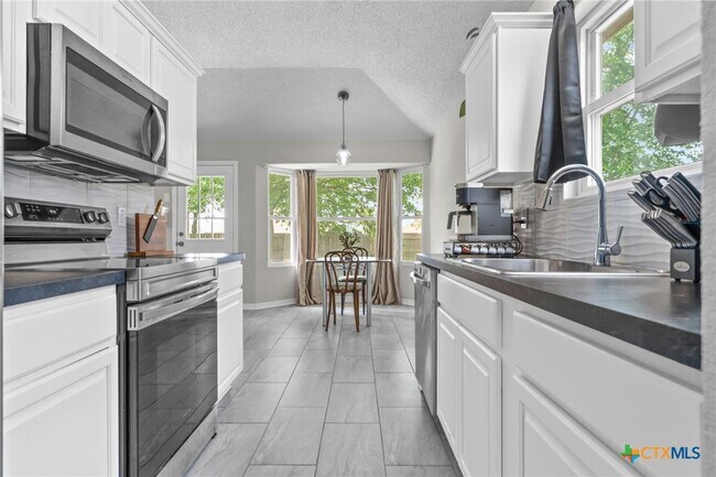 Building Photo - 2804 Bluejay Dr