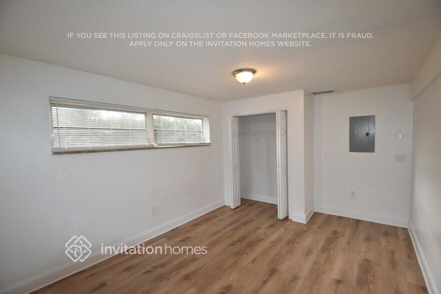 Building Photo - 8841 NW 21st Manor