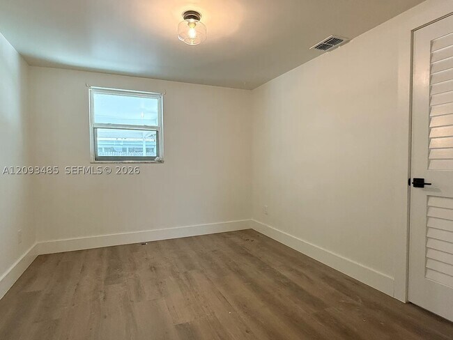 Building Photo - 622 Dogwood Ct
