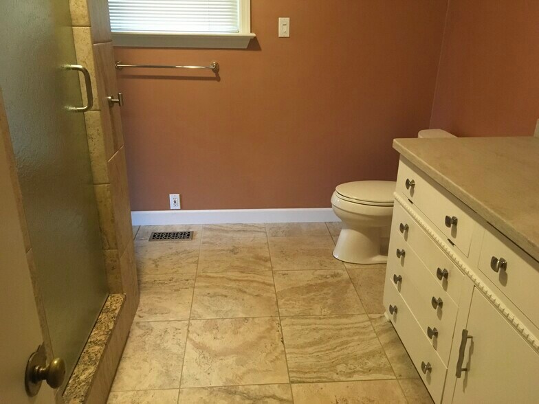 Building Photo - 2566 Blairmont Ter