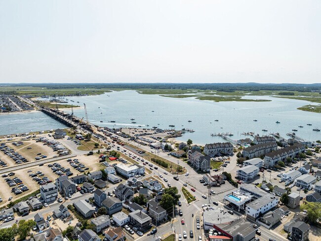 Building Photo - 2 Dover Ave