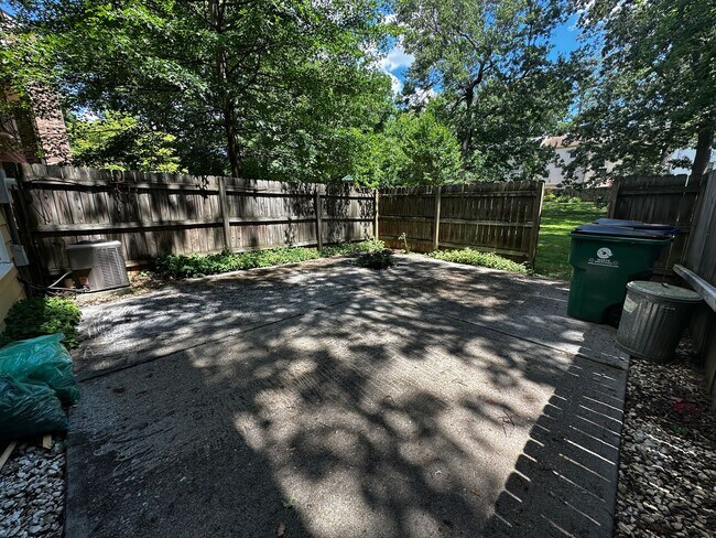 Building Photo - 113 Sherwood Ct