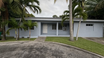 Building Photo - 1124 NW 112th Ter