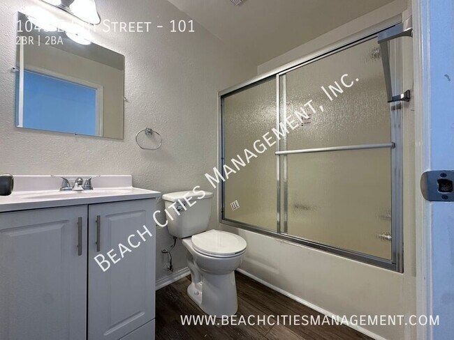 Building Photo - 1043 E 5th St