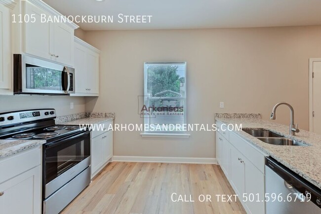 Building Photo - 1105 Bannockburn St