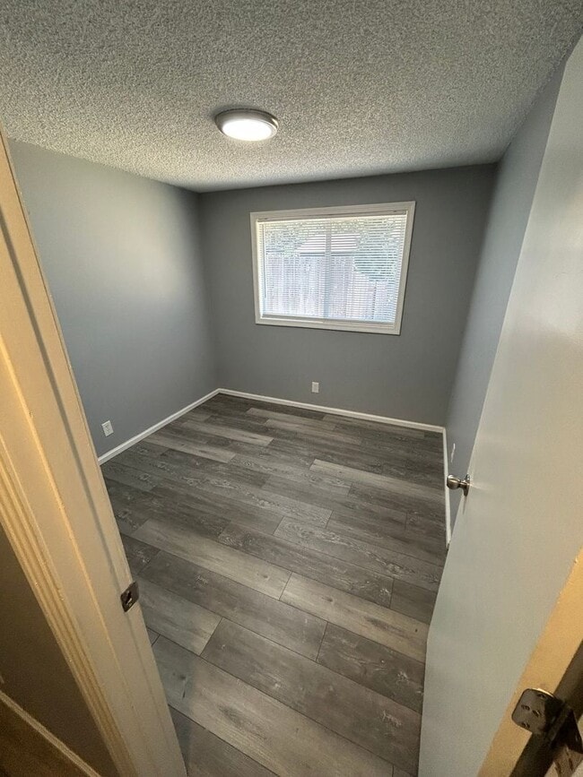 Building Photo - 24783 Parkside Dr