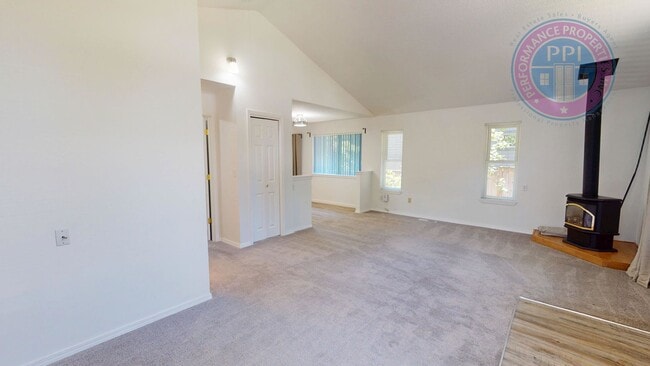 Building Photo - LAKE OSWEGO, FIRST ADDITION  / SINGLE LEVE...